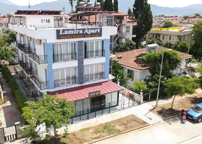 Lamira Apart Holiday&Guest House