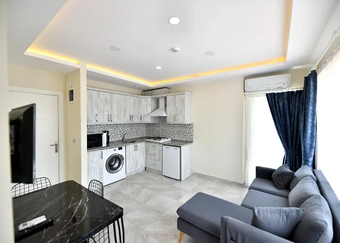 Lamira Apart Holiday&Guest House