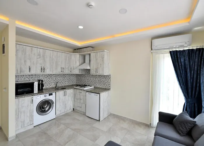 Lamira Apart Holiday&Guest House
